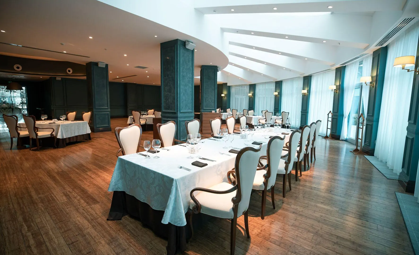 Fly Inn Bakü 4*,